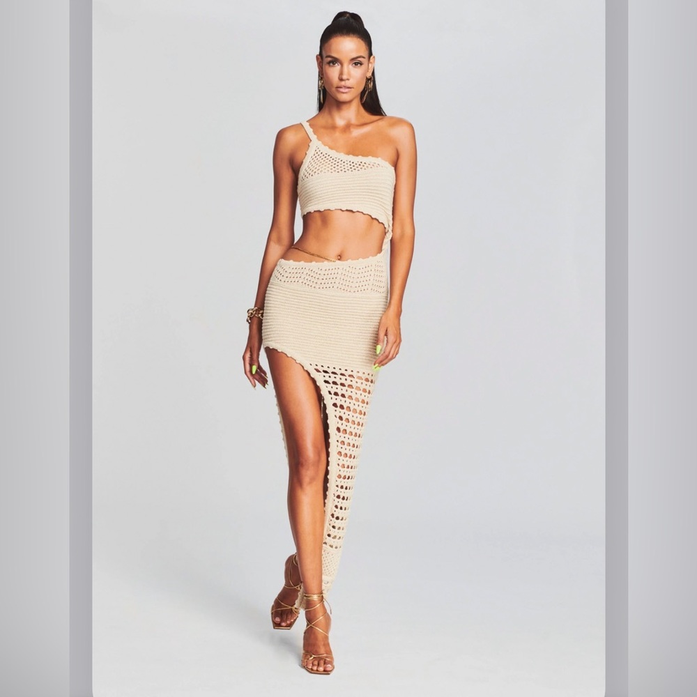 Ivory/Gold.